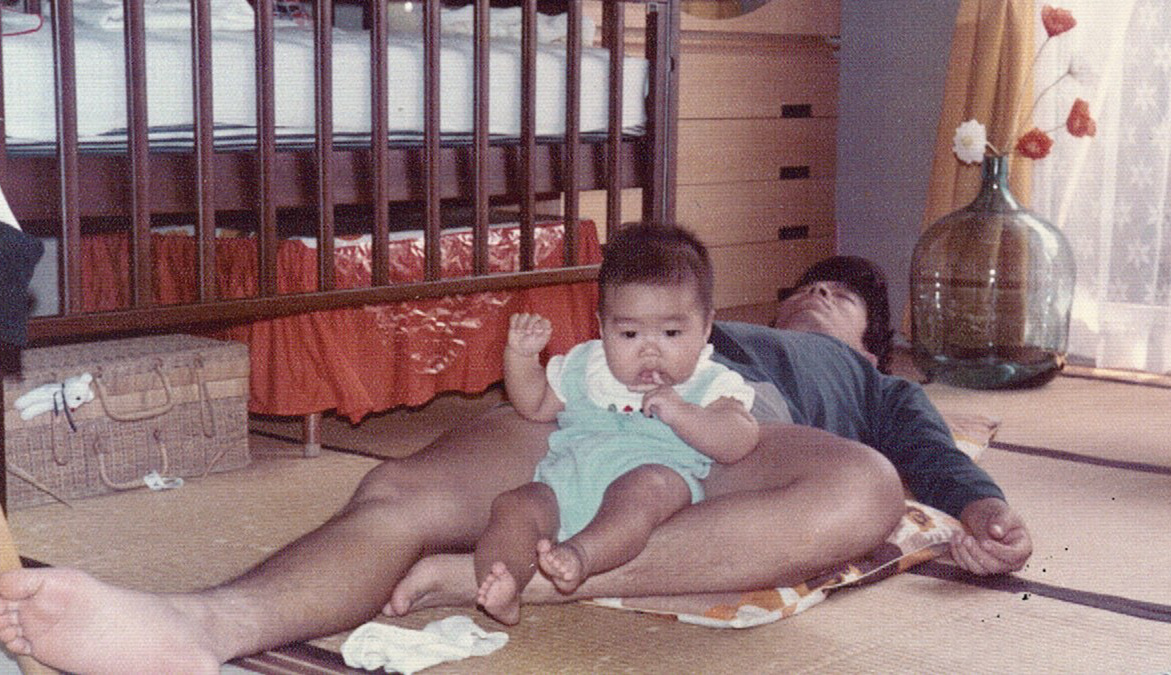 父親と赤ちゃん時代の井坂信彦