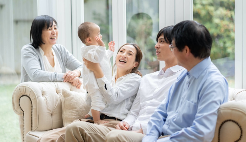 赤ちゃんと子育てする家族