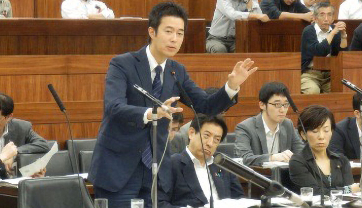 法案作成者として連日厳しい質問に答弁