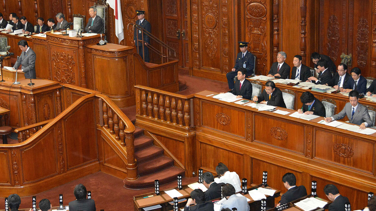 議員立法を提出して大臣席から答弁