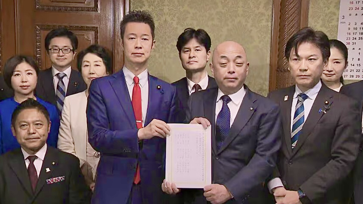 議員立法を提出して大臣席から答弁
