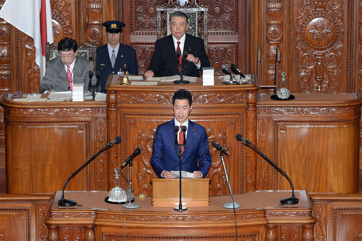 本会議壇上にて代表質問